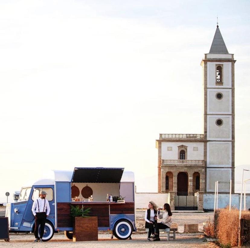 Truck Apol azul y blanca