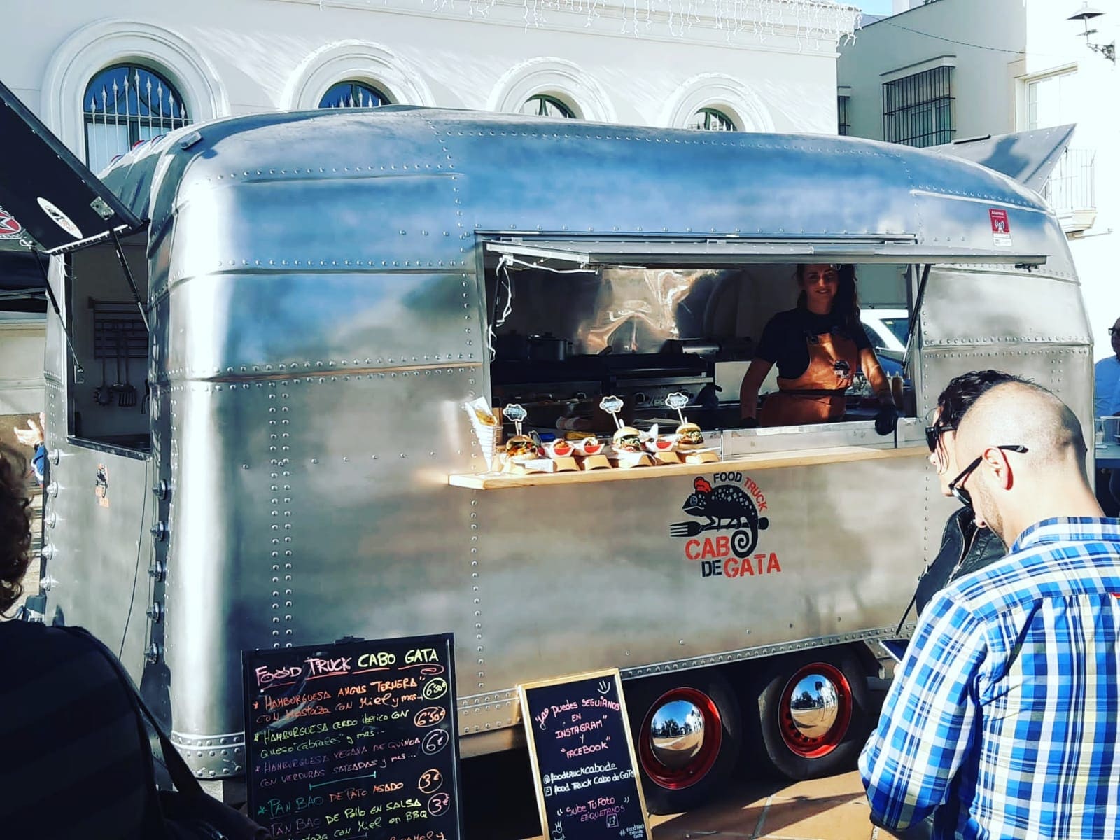 Truck american eagle ejemplo con ventana abierta