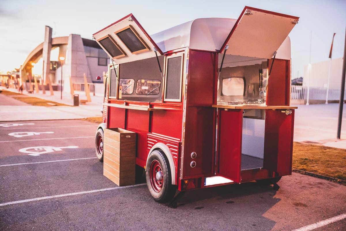 Truck Apol rojo detalle trasero