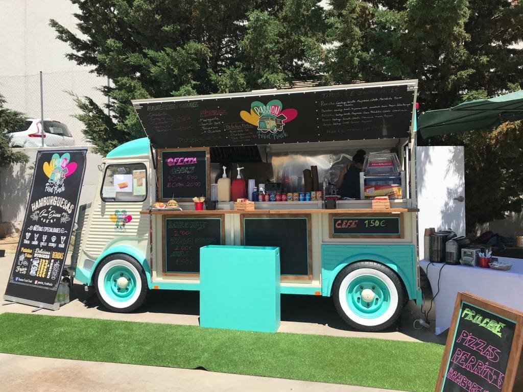 Truck Apol azul y blanca