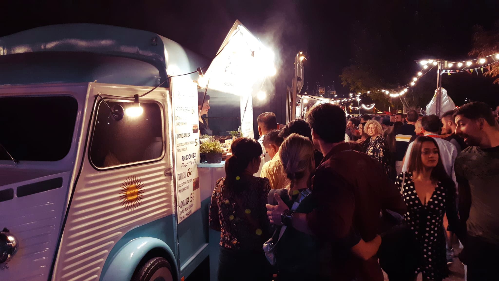 Truck Apol azul y blanca