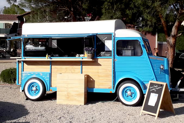 Truck Apol blanca, azul y madera