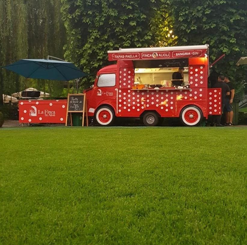 Truck apol roja con lunares