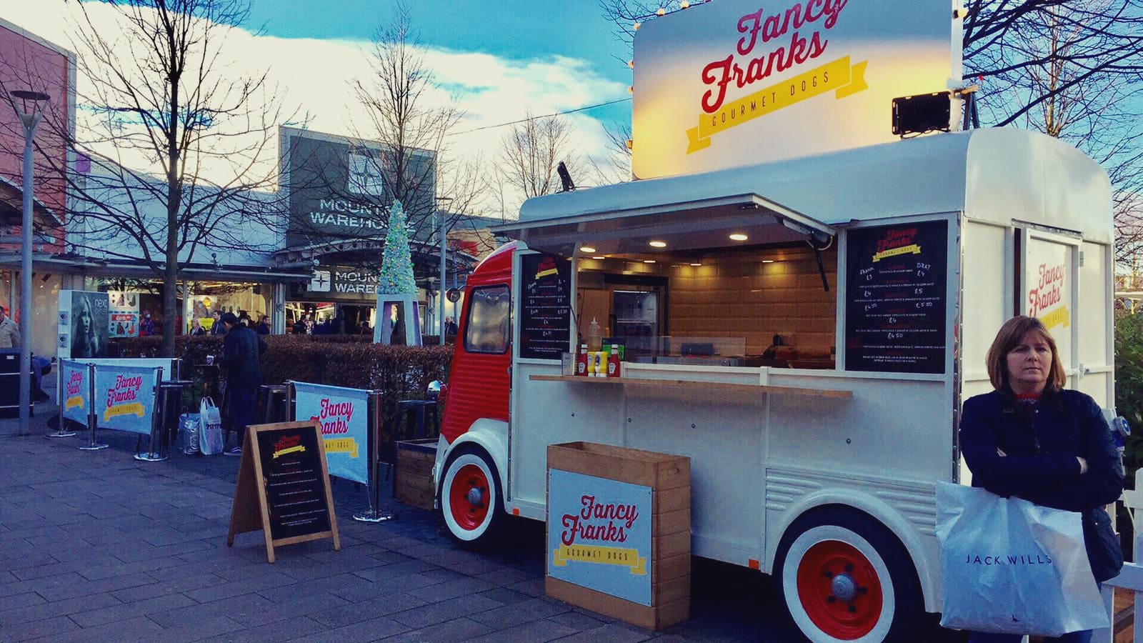 Truck en funcionamiento de groumet dogs